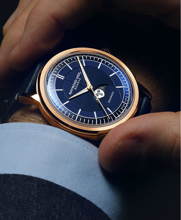 Luxury watch showcase